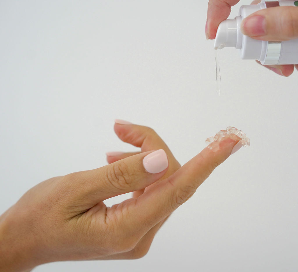 SUPER ANTIOXIDANT EYE GEL BEING PUMPED ONTO FINGERTIP